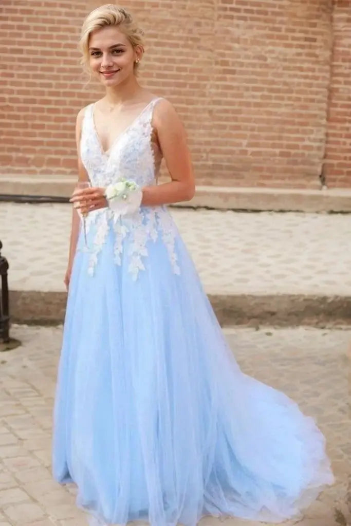 A-Line/Princess V-neck Sleeveless Sweep/Brush Train Applique Tulle Prom Dresses - KAIDRESS