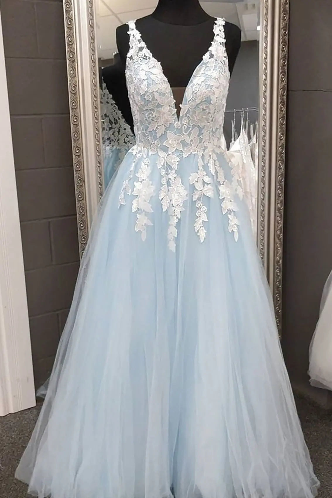 Tulle V-neck Lilac Formal Prom Dress Lace Princess Long Evening Gowns