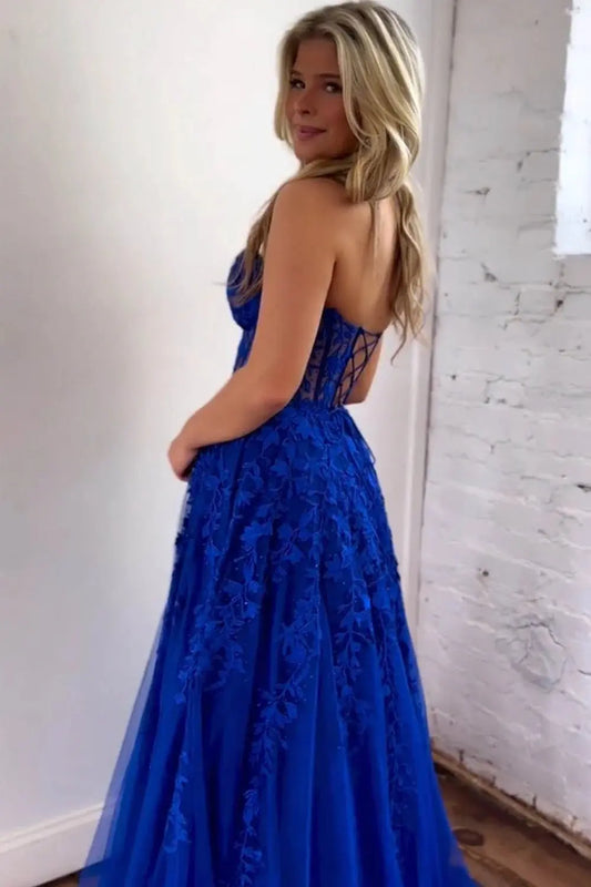 A-line/Princess Sweetheart Sleeveless Tulle Sweep Train Prom Dress With Appliqued-805