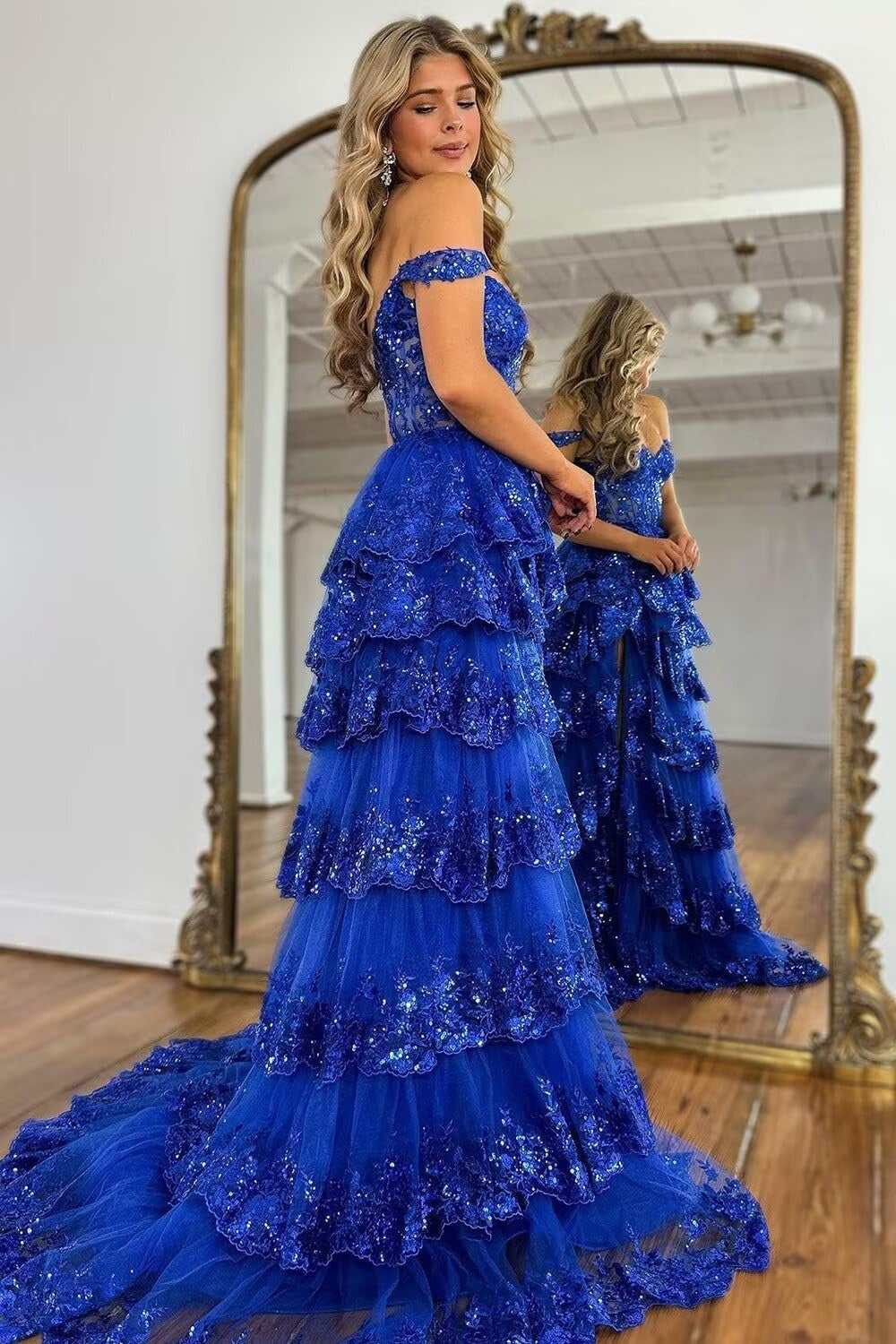 A-Line/Princess Tulle Lace Straps Sleeveless Court Train Prom Dresses