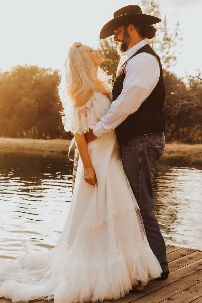 A-Line Bohemian Beach Champagne Spaghetti Straps Backless Lace Wedding Dresses