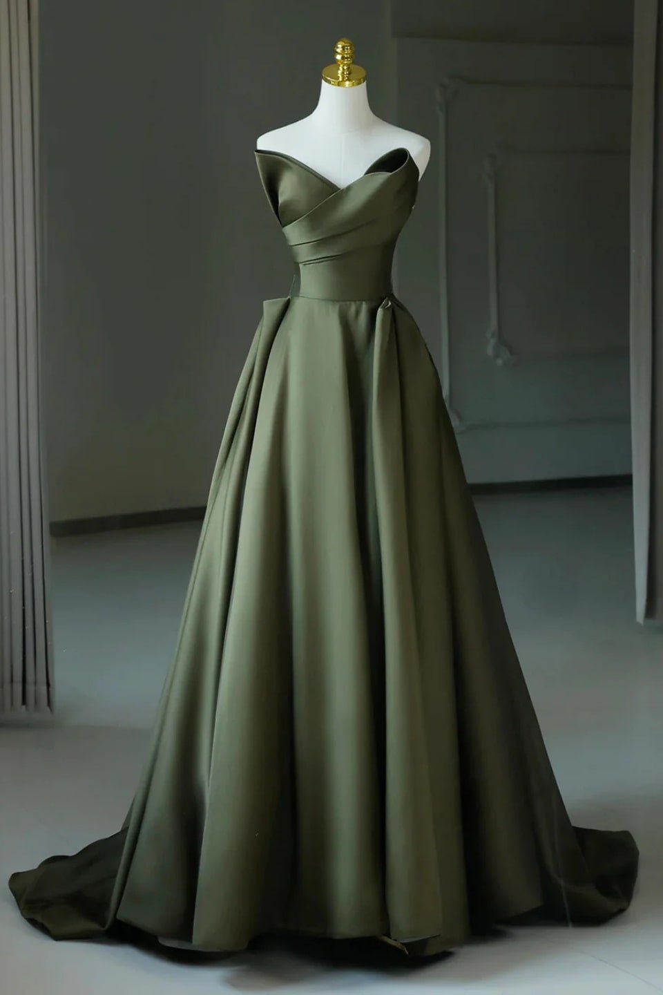 A-Line/Princess Satin V-Neck Long Prom Dress Strapless Formal Evening Dress