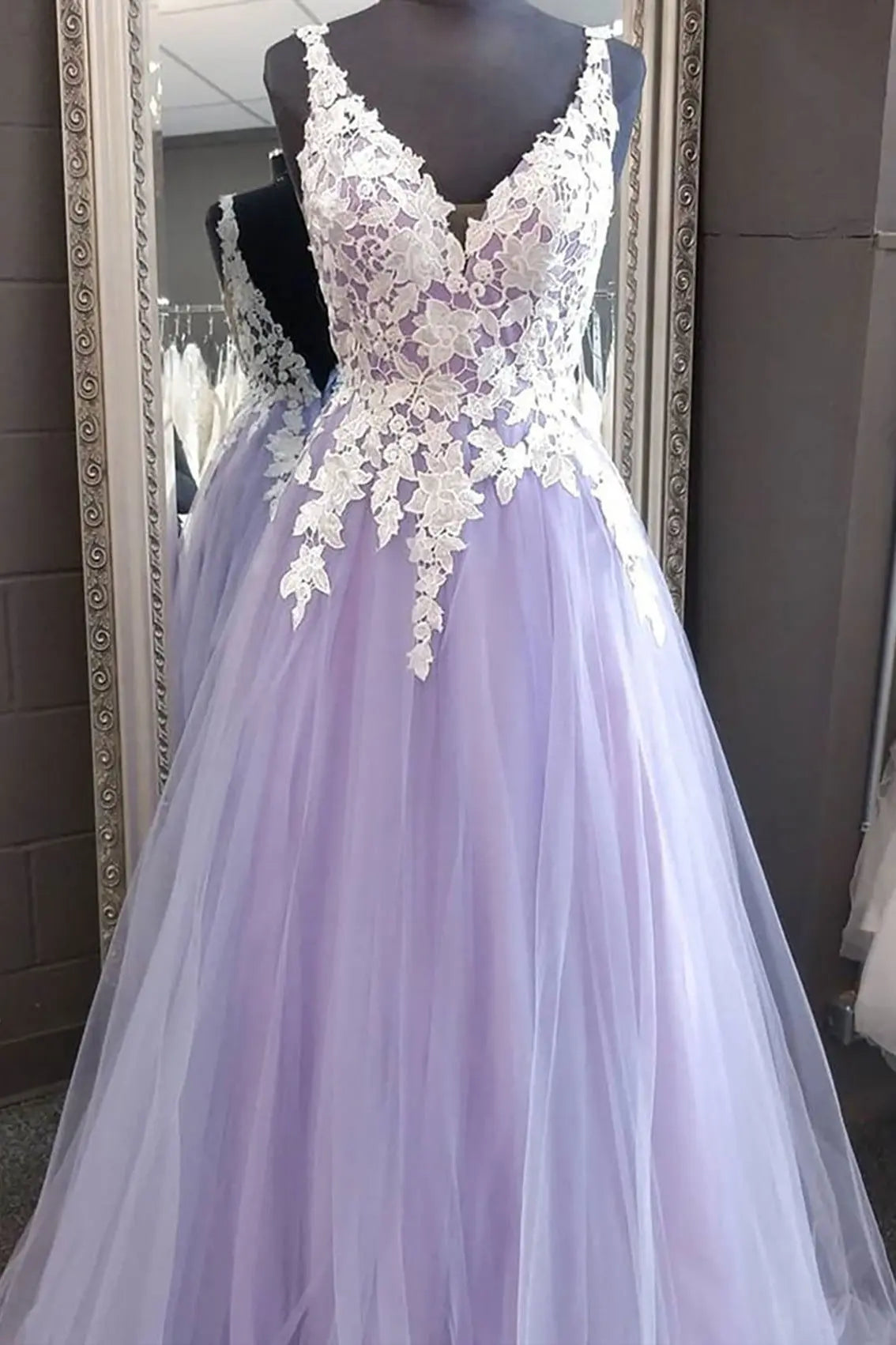 Tulle V-neck Lilac Formal Prom Dress Lace Princess Long Evening Gowns